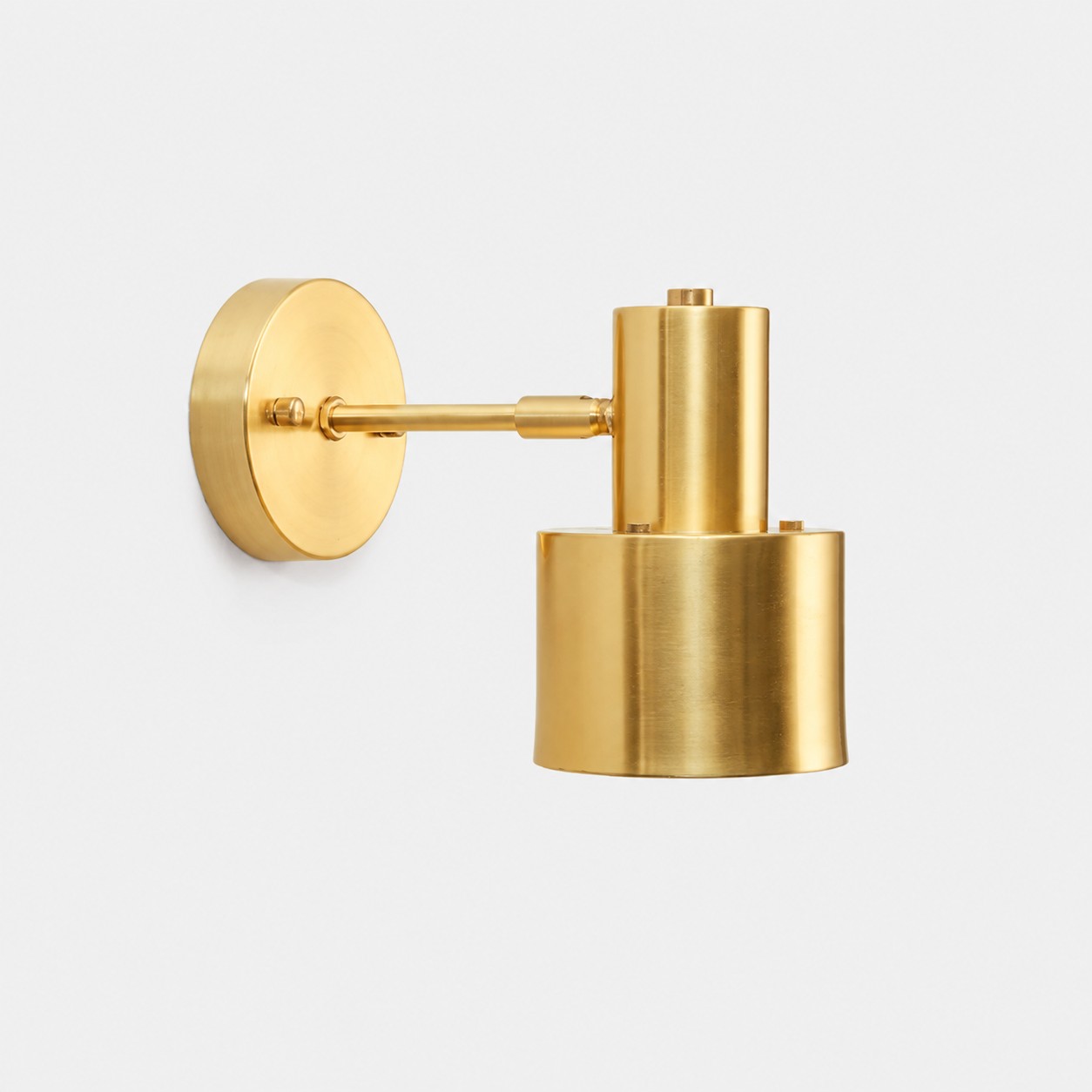 Straight arm brass wall sconce front SKU image